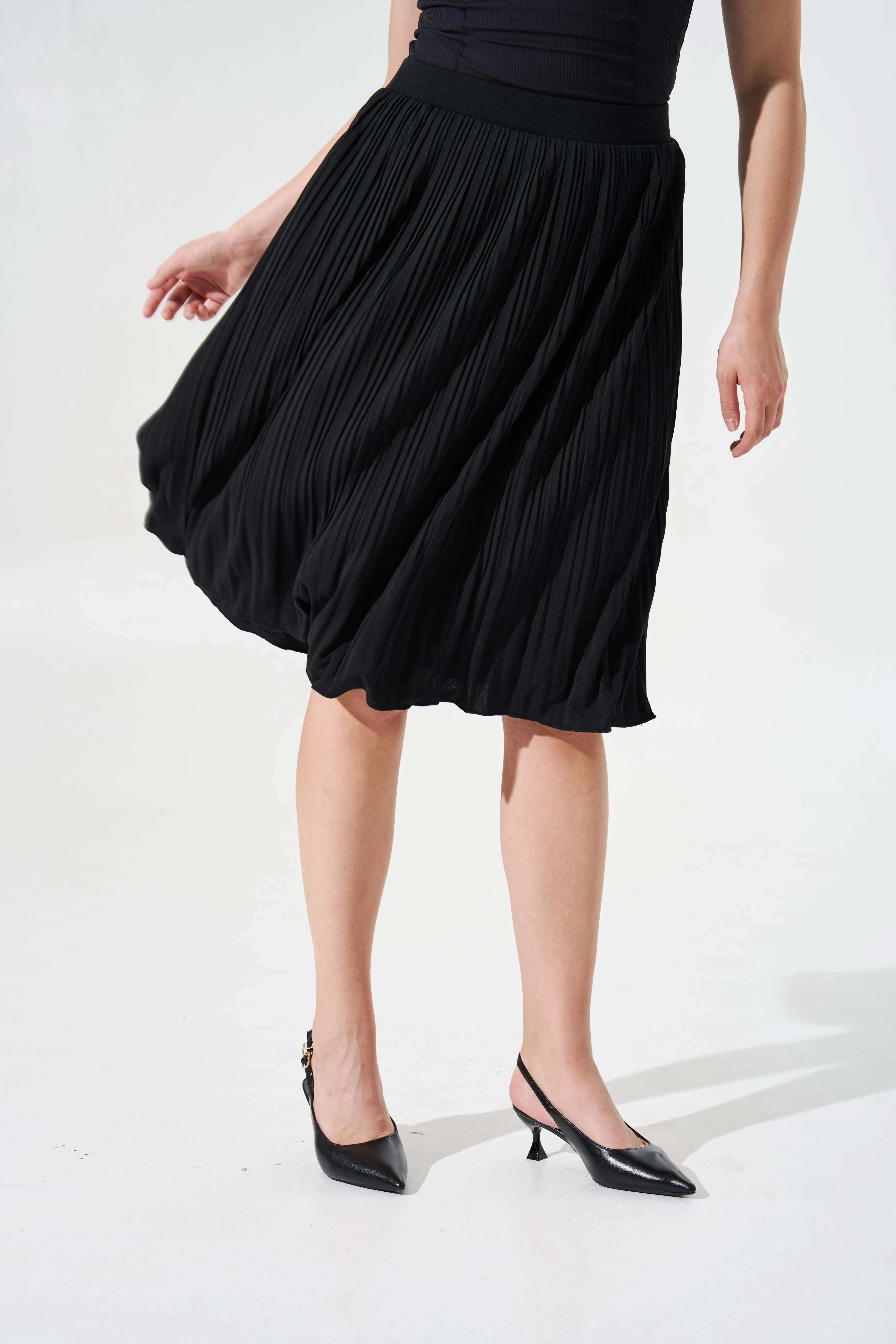 Cooling & Stretchable Swirl Pleated Skirt