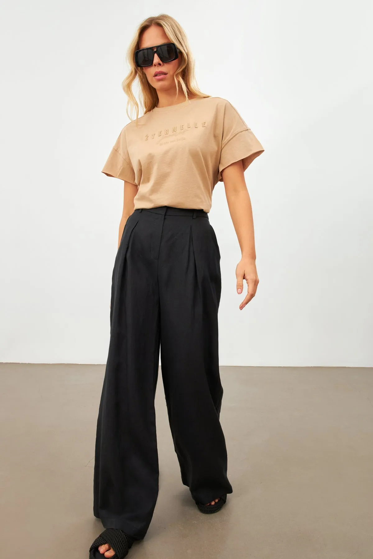 Setre Pleat Detailed Linen Trousers Black